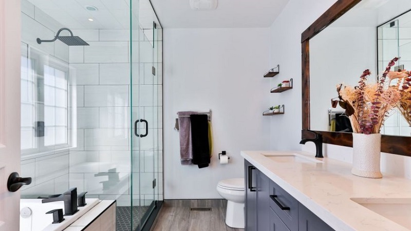 Choosing Custom Shower Doors to Match Your Bathroom Style